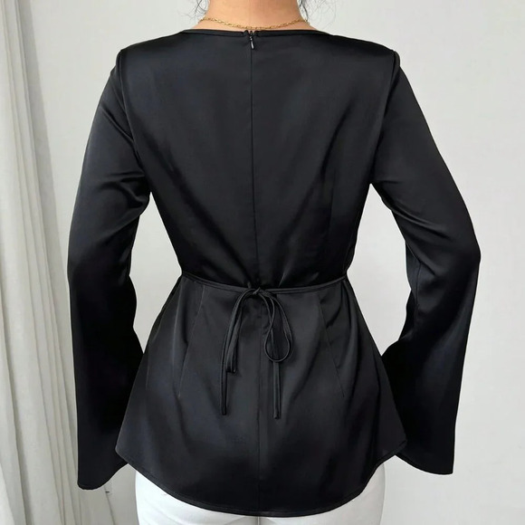 Black Elegant Women's Flowered V-Neck Flare Sleeve Waisted Long Sleeve Blouse - Picture 2 of 6